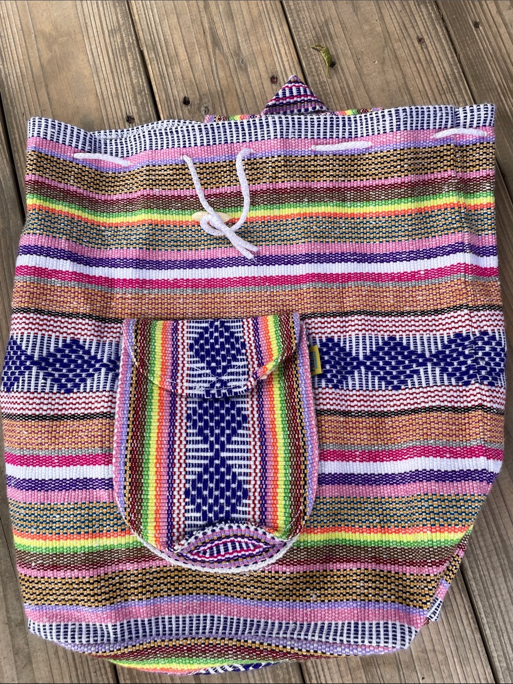 🚨🚨 Handwoven Multicolor Women’s Daybag with zippered front pocket, drawstring.